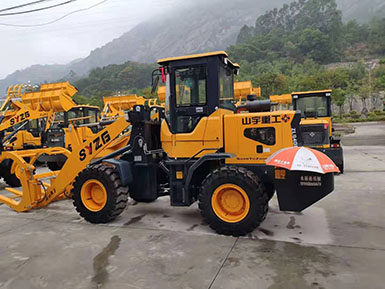 恭喜羅總喜提新車，山宇裝載機940走起，山宇重工，助您成功！